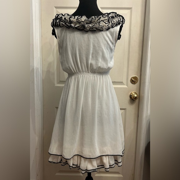 Ryu White and Black Ruffle Detail Short Dress, size S - Picture 3 of 4